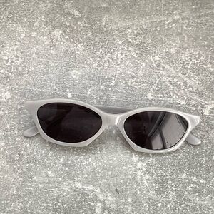 illesteva Vilma Sunglasses